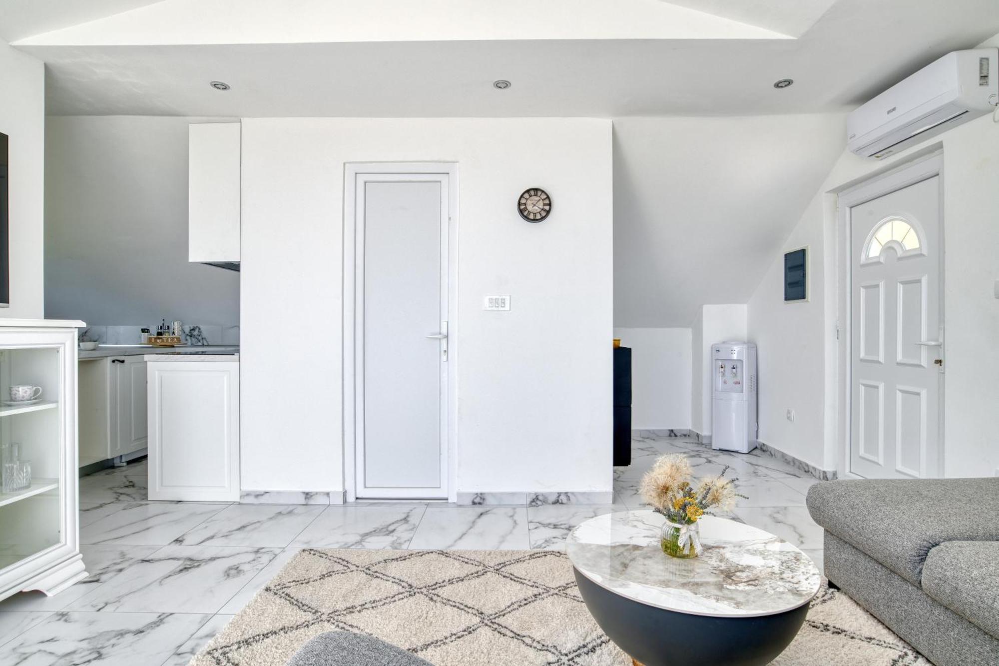 Apartment Paradise Котор Екстер'єр фото