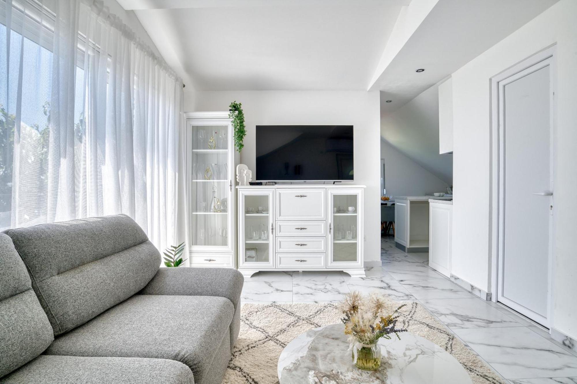 Apartment Paradise Котор Екстер'єр фото